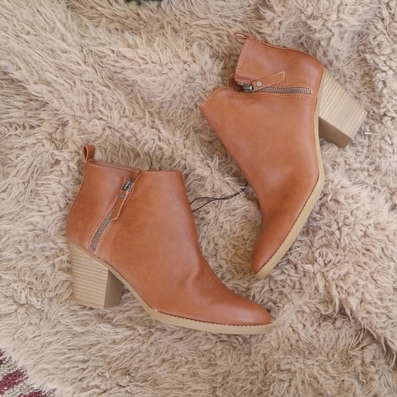 Universal Thread Shoes - Universal Threads Bootie size 11